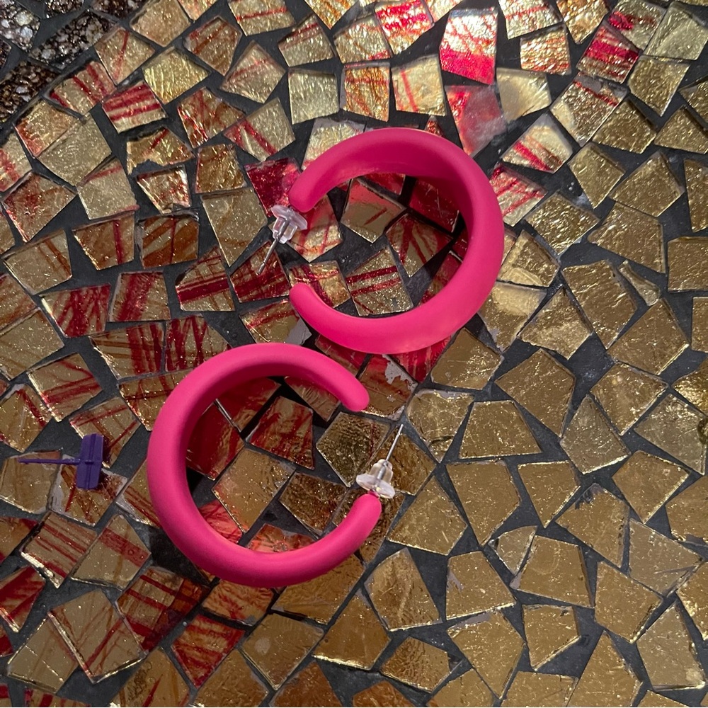 Rose Color Earrings - Picture 1 of 8